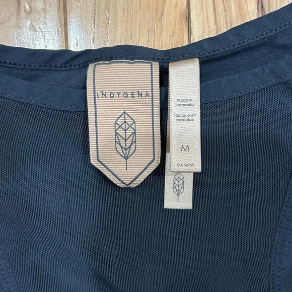 INDYGENA Laco women's sleeveless athletic tank top dress in black with mesh - Picture 6 of 8